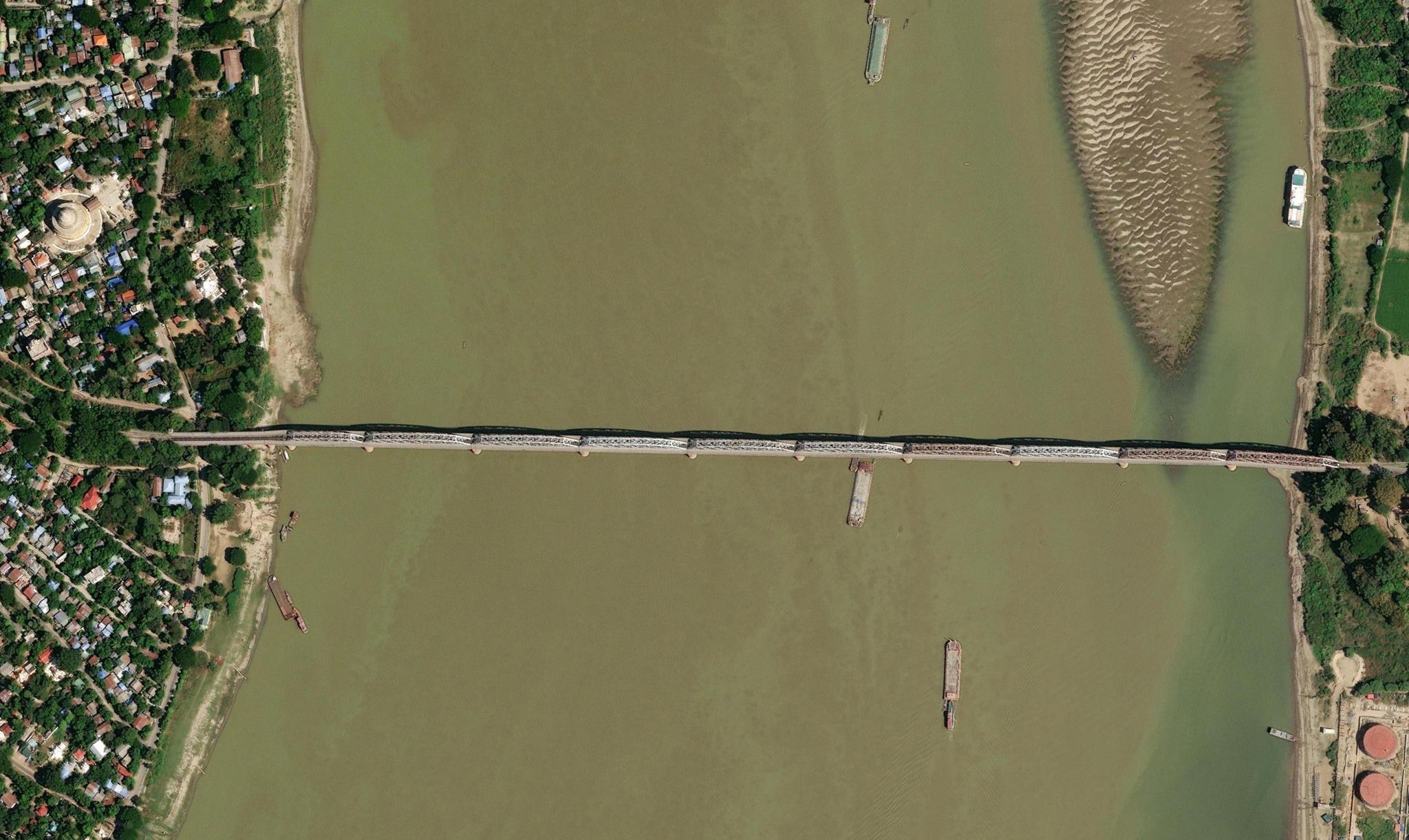 05 before Collapsed Inwa bridge in Mandalay, Myanmar, 29 March 2025.jpg