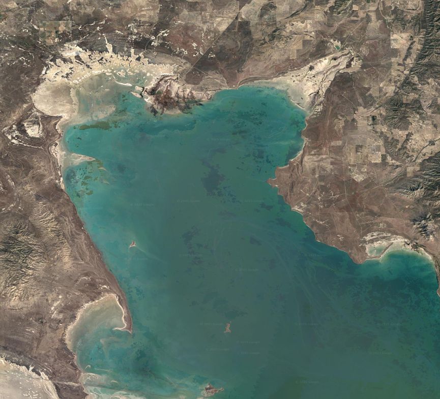 The Great Salt Lake in Utah 1984.jpg